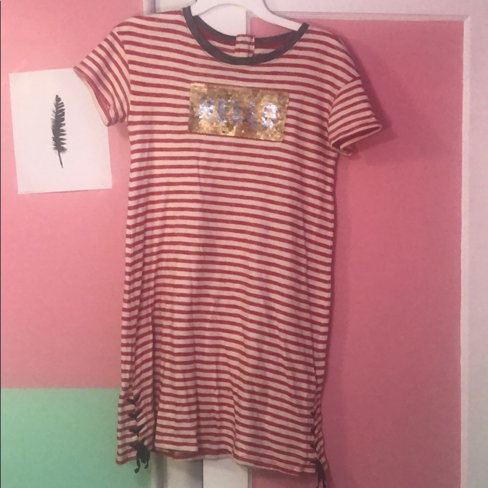 Short sleeve sweater dress.